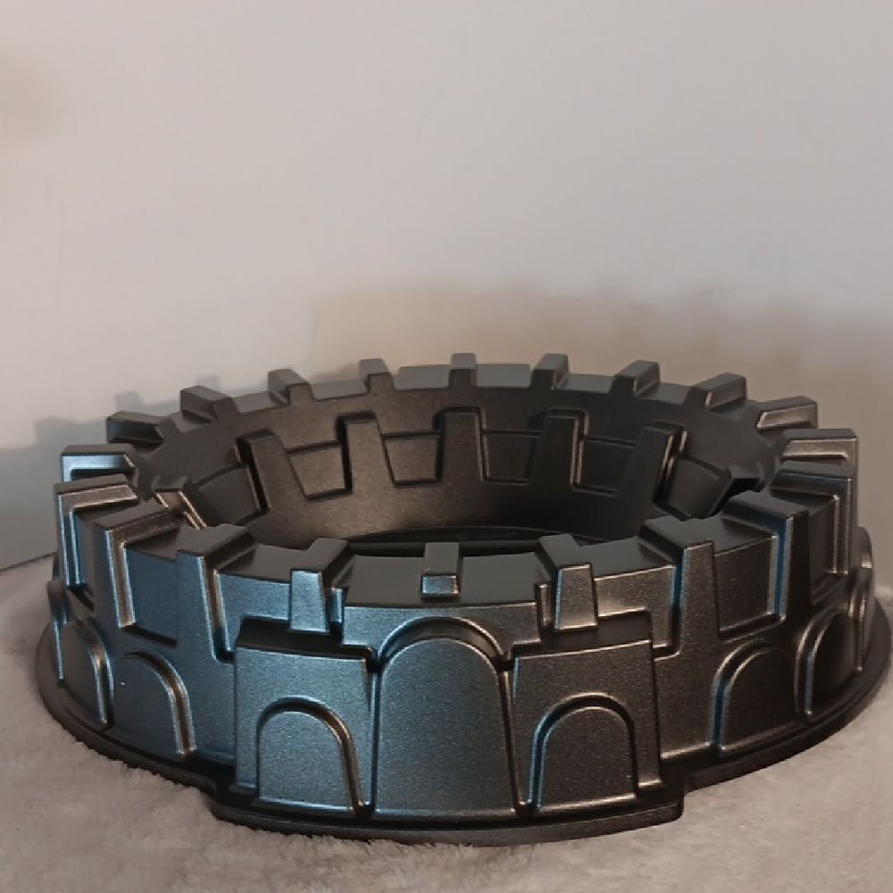 Nordic Ware "Sports Arena" Super Bowl Shaped Bundt / Baking Pan
